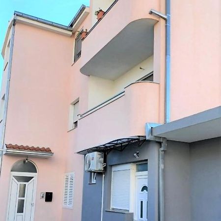 Apartment Neva Split With Free Private Parking Space Bagian luar foto