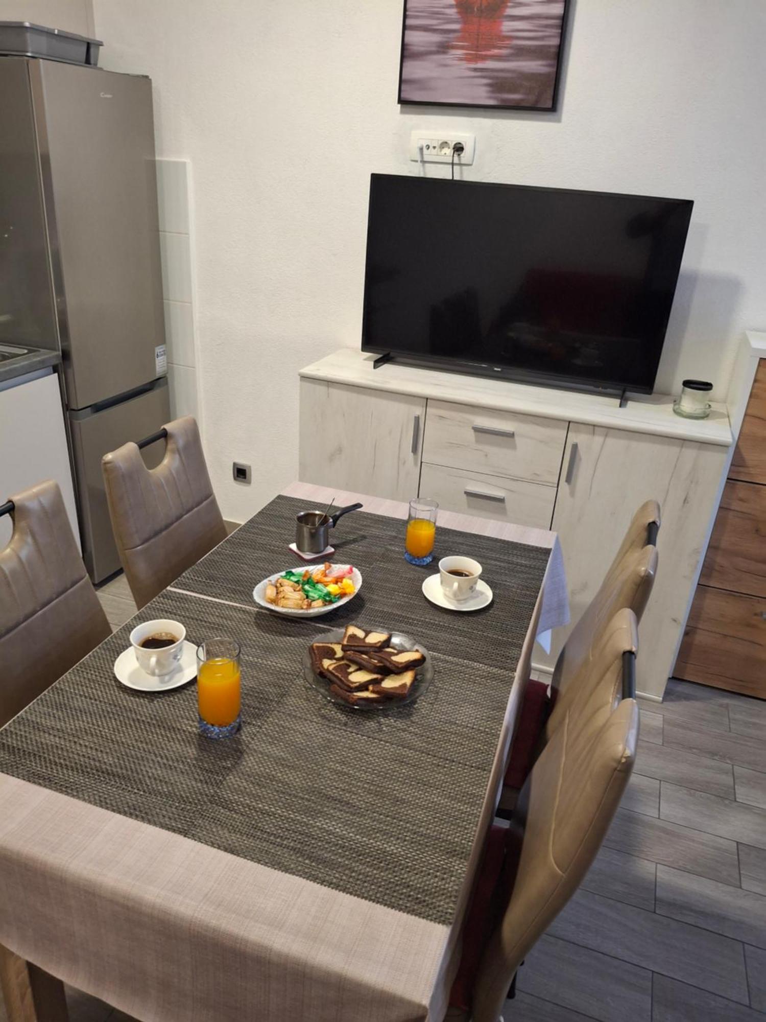 Apartment Neva Split With Free Private Parking Space Bagian luar foto