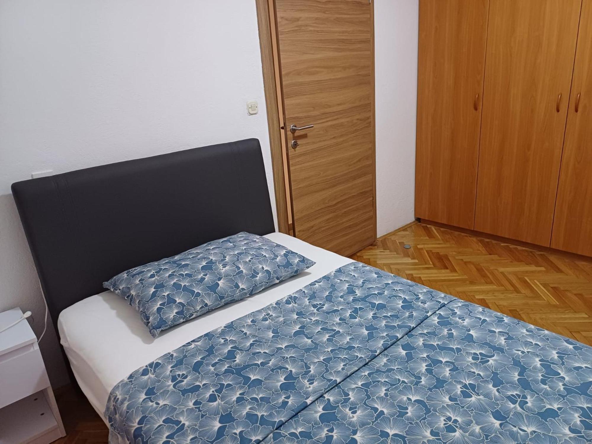 Apartment Neva Split With Free Private Parking Space Bagian luar foto